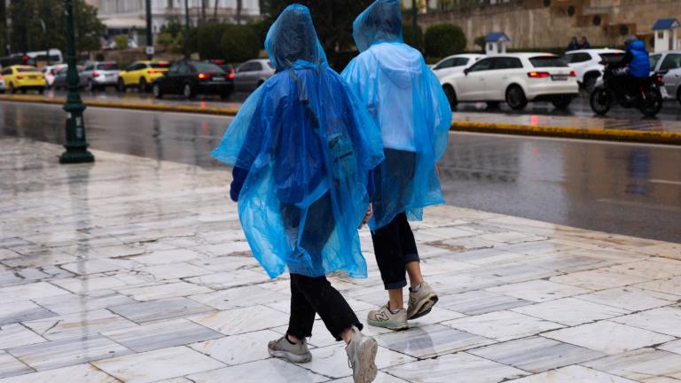 Κακοκαιρία στην Αττική: Πλημμυρισμένοι δρόμοι και εκτροπές κυκλοφορίας – Έως 85 χιλιοστά βροχής στο Πέραμα