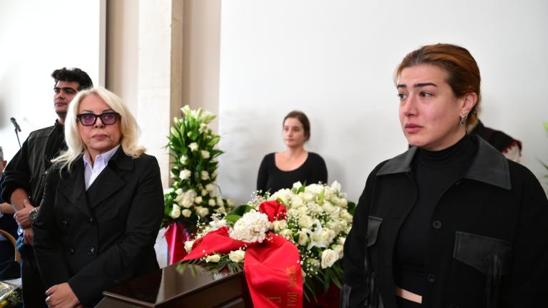 Μπέτυ Βαλάση: Το τελευταίο αντίο στην αγαπημένη ηθοποιό – Η πολιτική κηδεία στο Α’ Νεκροταφείο Αθηνών