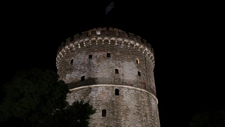 Θεσσαλονίκη: Εγκαινιάστηκε ο νέος φωτισμός του Λευκού Πύργου – Μητσοτάκης: «Η προσοχή μας είναι στραμμένη στη Μακεδονία»