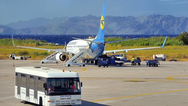 Συναγερμός σε δύο πτήσεις με επιβάτες που παρουσίασαν εμετούς – Υποψίες για νοροϊό σε Ρόδο και Σκωτία