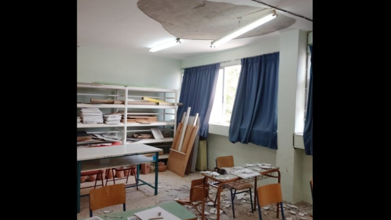 Θεσσαλονίκη: Σοβάς έπεσε στο κεφάλι 14χρονου μαθητή μέσα σε σχολική αίθουσα – Μεταφέρθηκε στο νοσοκομείο