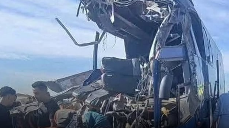Αίγυπτος: 13 νεκροί και 34 τραυματίες από σύγκρουση λεωφορείου με φορτηγό