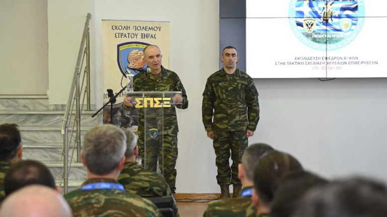 Α/ΓΕΣ Αντιστράτηγος Γ.Κωστίδης: Στη Σχολή Πολέμου Στρατού Ξηράς για τη μετεκπαίδευση Εφέδρων Αξιωματικών 