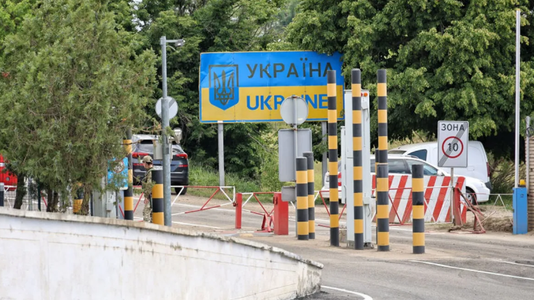 Ουκρανία: Σχέδιο μεταφοράς των τελωνειακών ελέγχων σε χώρες της ΕΕ λόγω ρωσικών επιθέσεων – Στο μισό οι εξαγωγές