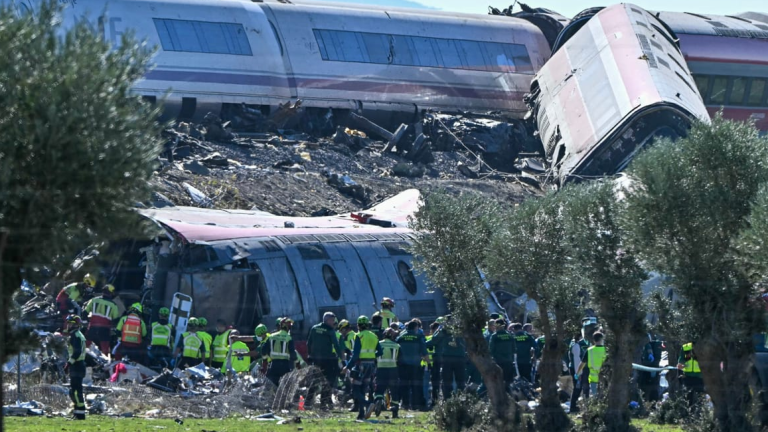 Τραγωδία στην Ισπανία: 64 νεκροί και 80 τραυματίες από τη σύγκρουση δύο τρένων – Φόβοι για περισσότερα θύματα