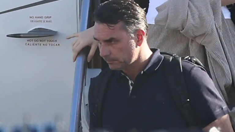 Μπολσονάρου: Αυτοανακηρύχθηκε... «πρόεδρος» της Βραζιλίας από το Μαϊάμι και αργότερα ανασκεύασε