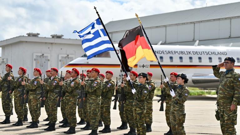 Συνάντηση ΥΠΕΘΑ Νίκου Δένδια με τον Γερμανό ομόλογό του Μπόρις Πιστόριους στο Πεδίο Βολής Κρήτης