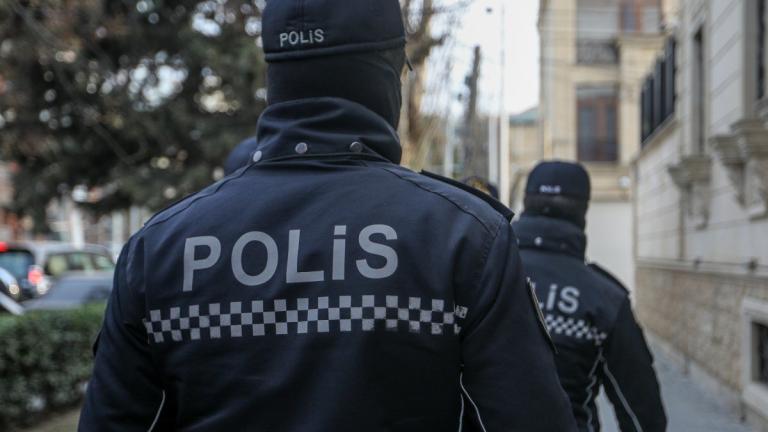 Αζερμπαϊτζάν: Διεθνές ένταλμα σύλληψης Τούρκου δημοσιογράφου για υποκίνηση πραξικοπήματος – Ένταση με την Άγκυρα