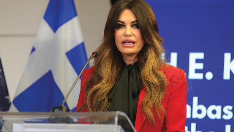 Axios: Οι τρεις υποθέσεις που οδήγησαν στην αποπομπή της Κίμπερλι Γκιλφόϊλ από τον Τραμπ