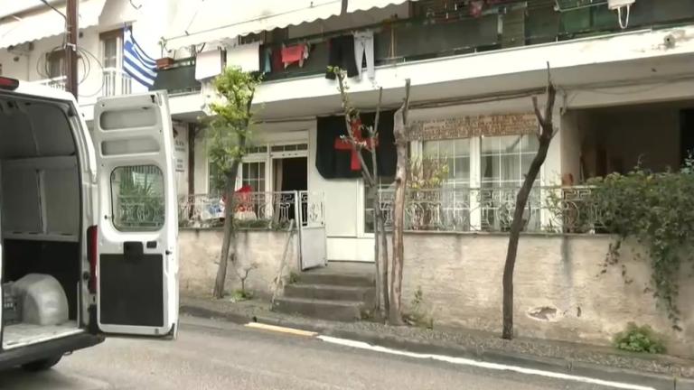 Θεσσαλονίκη: Στο πλευρό 92χρονης με αναπηρία σωματεία και πολίτες – Παγώνει προσωρινά η έξωση