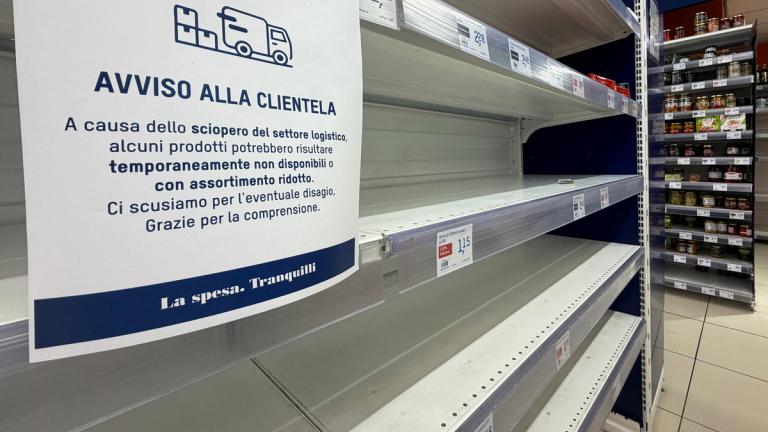 Ιταλία: Άδεια ράφια και ελλείψεις καυσίμων στη Νάπολη λόγω της απεργίας των οδηγών φορτηγών