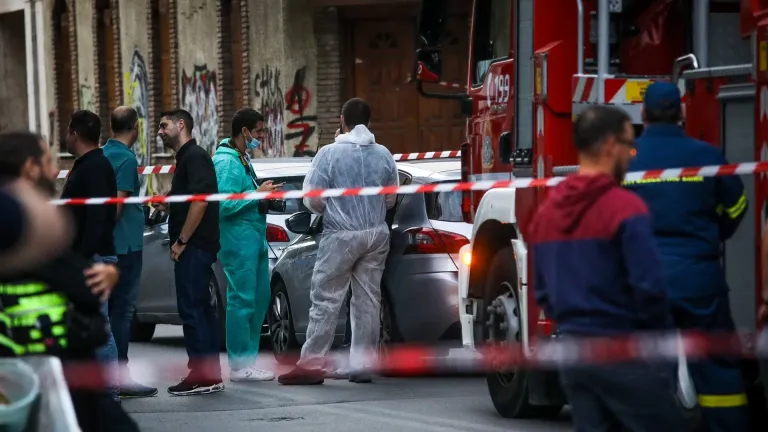 Κολωνός: Στο μικροσκόπιο της ΕΛ.ΑΣ. πρόσωπα του κοινού ποινικού εγκλήματος για την έκρηξη με τέσσερις τραυματίες