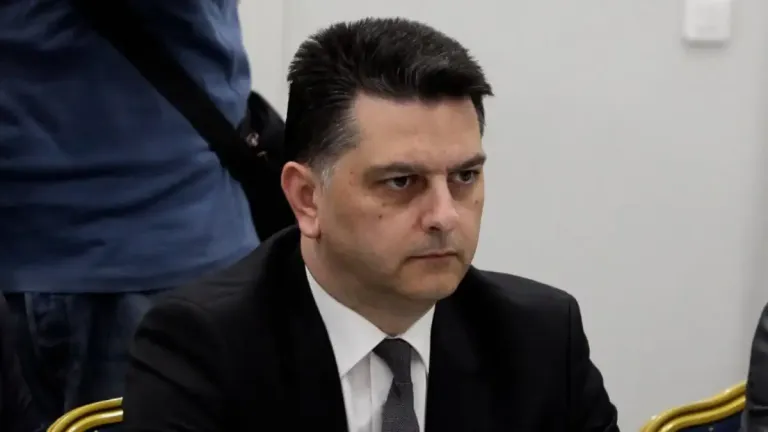 Μιχάλης Μπεκίρης: Αποχωρεί προσωρινά από το Μαξίμου μέχρι τη δικαστική διαλεύκανση της υπόθεσης