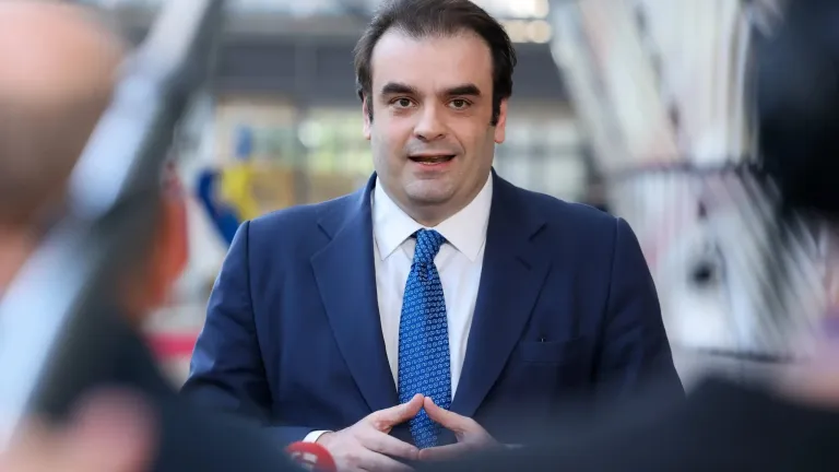 Κομισιόν: «Πράσινο φως» στην Ελλάδα για την ενεργειακή ρήτρα διαφυγής – Επενδύσεις σχεδόν 1 δισ. ευρώ έως το 2028