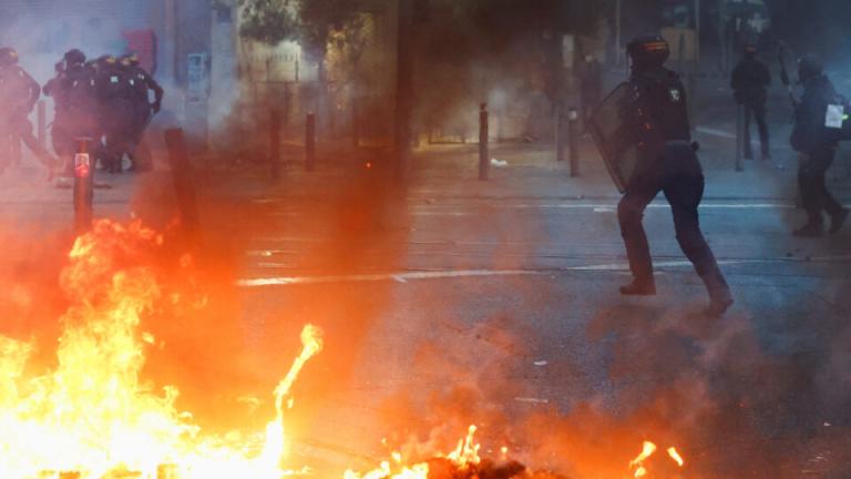 Γαλλία: Ογκώδεις διαδηλώσεις σε Παρίσι και άλλες πόλεις - Χημικά και συγκρούσεις με την αστυνομία