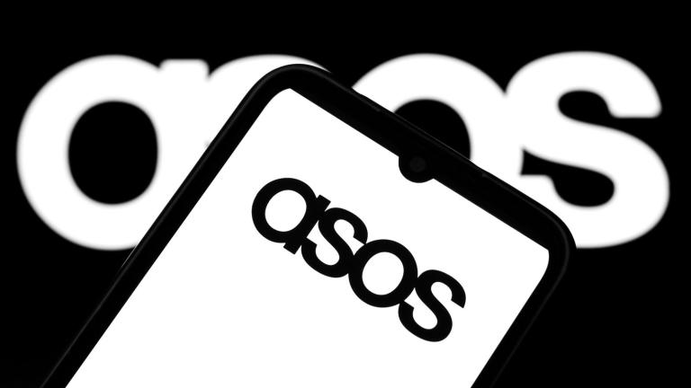Κυβερνοεπίθεση στην ASOS: Χάκερ έστειλαν μήνυμα εκβιασμού απευθείας στα κινητά εκατομμυρίων πελατών