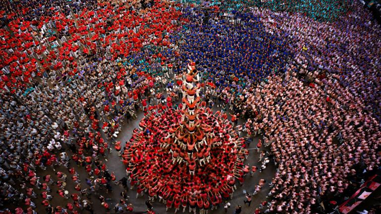 «Castells» στην Ταραγόνα: Εντυπωσιακές εικόνες από τους ανθρώπινους πύργους της Καταλονίας