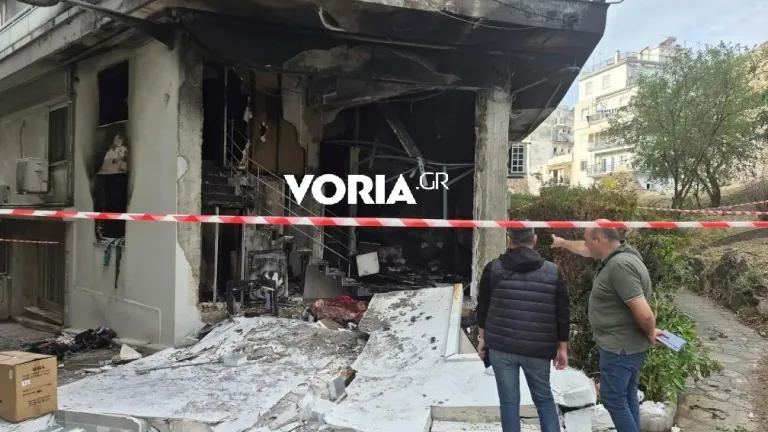 Θεσσαλονίκη: Ισχυρή έκρηξη και φωτιά σε διαμέρισμα – Τραυματίστηκε γυναίκα που εκτινάχθηκε από το ωστικό κύμα