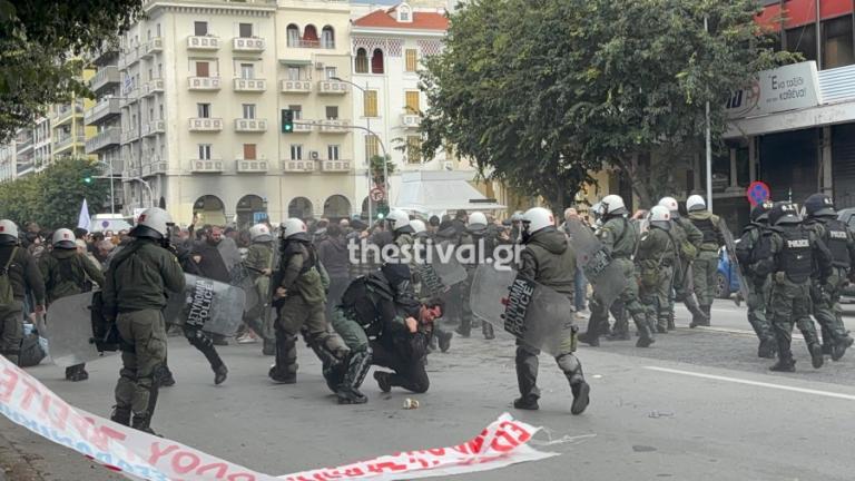 Θεσσαλονίκη: Επεισόδια και δακρυγόνα σε αντιφασιστική διαδήλωση κατά της ομιλίας Κασιδιάρη