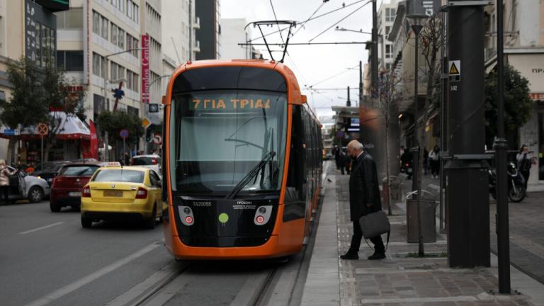 Πειραιάς: Τραμ παρέσυρε πεζή – Σοβαρά τραυματισμένη μεταφέρθηκε στο νοσοκομείο