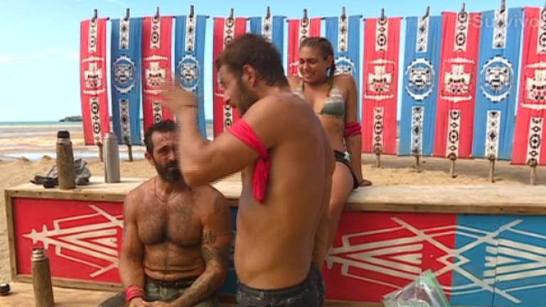 Survivor: Ο Ντάνος έκανε κατά λάθος εξέδρα για τον… Σπαλιάρα! (ΒΙΝΤΕΟ)