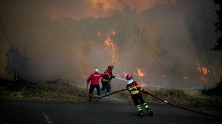Ισχυρές πυρκαγιές εξακολουθούν να μαίνονται στην κεντρική Πορτογαλία και την Κορσική