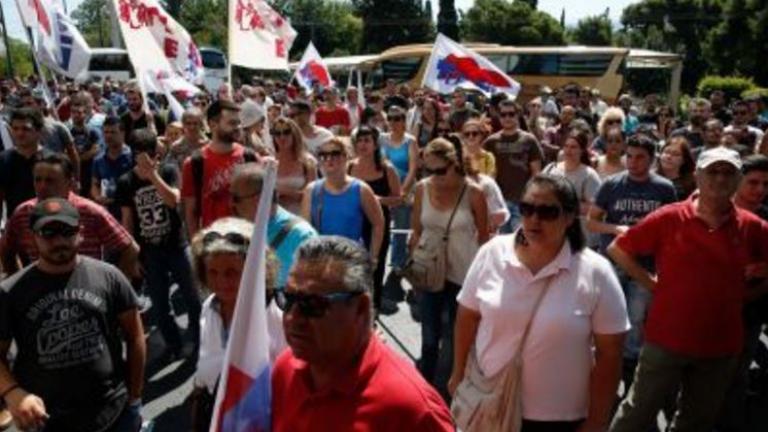 Πανελλαδική κλαδική απεργία στον τουρισμό - Πορεία και συνθήματα στο ΣΕΤΕ (ΦΩΤΟ)