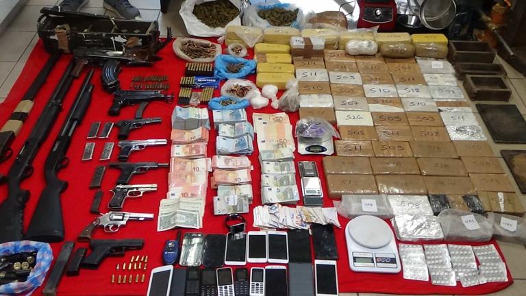 Πάνω από 40 κιλά πεντακάθαρη ηρωίνης και 100 κιλά νοθευτικής σκόνης στην κατοχή της Μαφίας των Ρομά (ΦΩΤΟ)