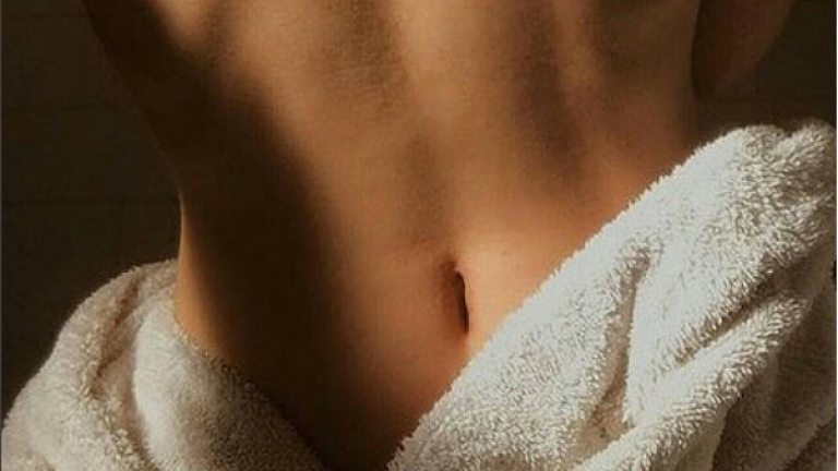 Η νέα σέξι τραγουδίστρια των Vegas μοιράζει... αναστεναγμούς (ΒΙΝΤΕΟ)