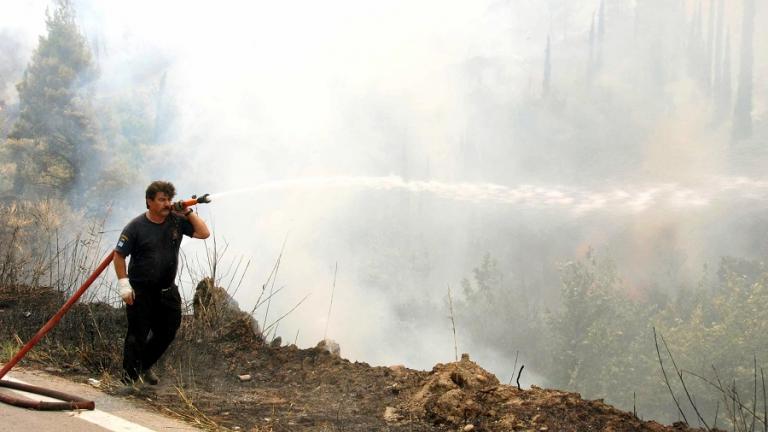 Φωτιά στα Καλάβρυτα, στην περιοχή που είναι το Μέγα Σπήλαιο 
