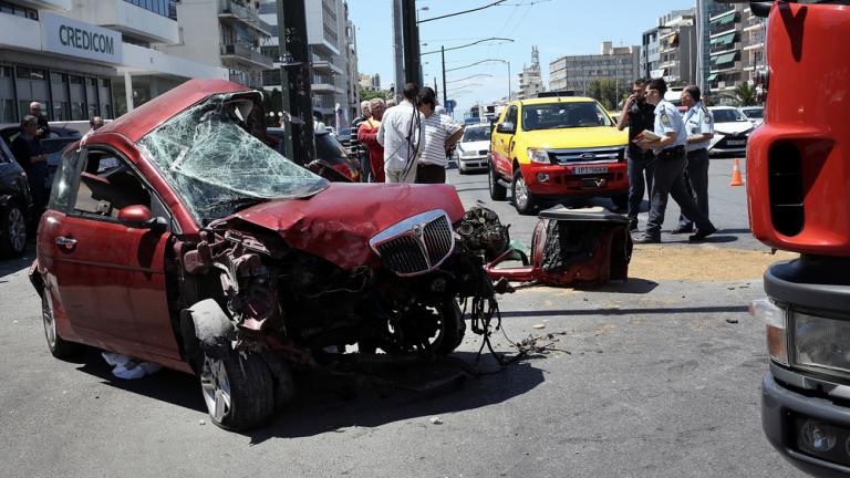 Σοκάρουν οι εικόνες από τον θανατηφόρο τροχαίο στην Λ. Συγγρού-Νεκρός ο 33χρονος οδηγός (ΦΩΤΟ)