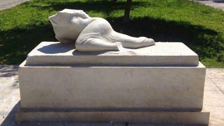 «Αποκεφάλισαν» το άγαλμα της Βορείου Ηπείρου στο κέντρο της Αθήνας (ΦΩΤΟ)