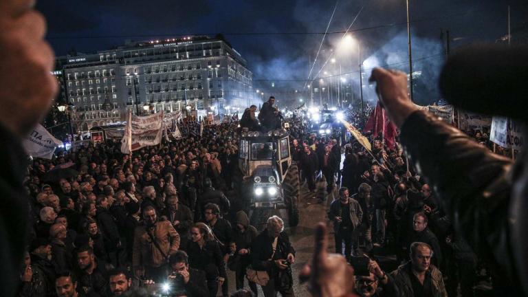 Με ενίσχυση των αγροτικών μπλόκων και συλλαλητήριο την Τρίτη, στην Αθήνα απαντούν οι αγρότες