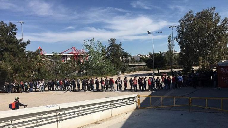 Ουρές για ένα εισιτήριο στο ΣΕΦ (ΦΩΤΟ)