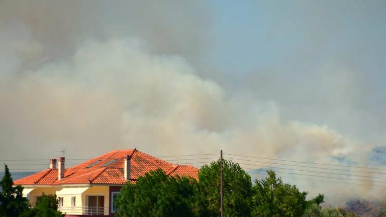 Σε εξέλιξη πυρκαγιά στην Αργολίδα κοντά σε εξοχικές κατοικίες
