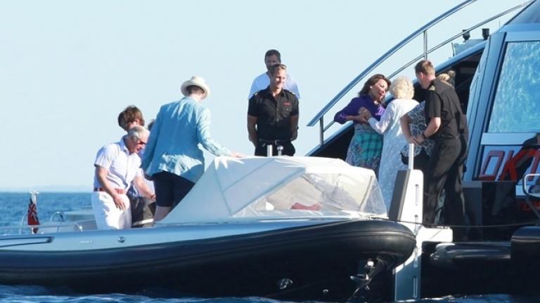 Συνάντηση κορυφής: Πρίγκιπας Κάρολος και Καμίλα στο σκάφος των Αγγελόπουλων (ΦΩΤΟ)
