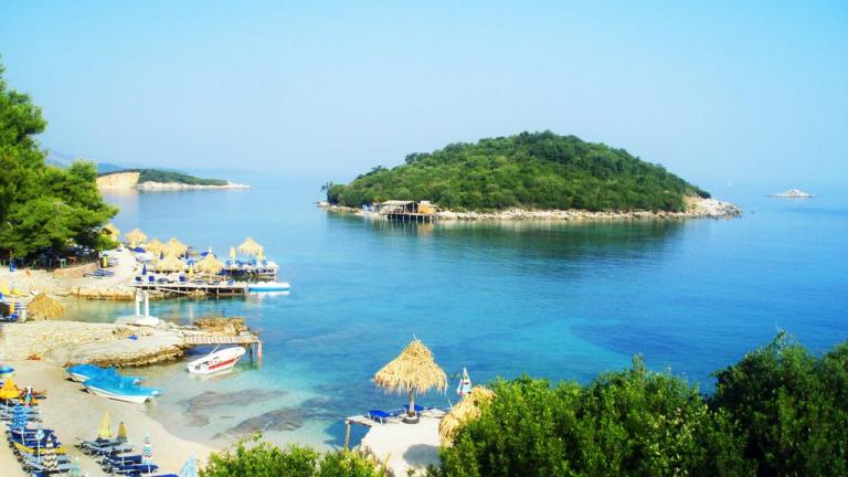 «Τουρισμός» στην γειτονική Αλβανία με 63% «κακής ποιότητας» νερά για κολύμπι
