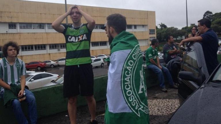 Τραγωδία: Οι οπαδοί της Σαπεκοένσε θρηνούν για την ομάδα τους (ΦΩΤΟ)