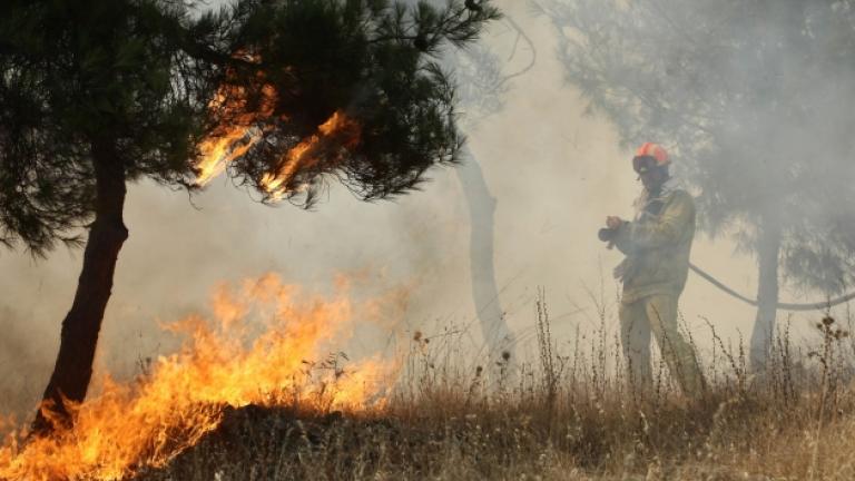 Πυρκαγιά σε έκταση με ξηρά χόρτα στον Περισσό