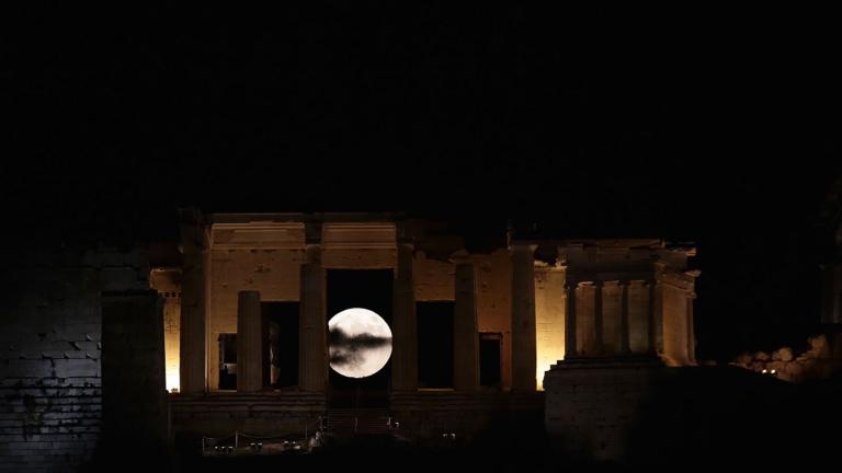 Η σούπερ πανσέληνος σε όλον τον κόσμο