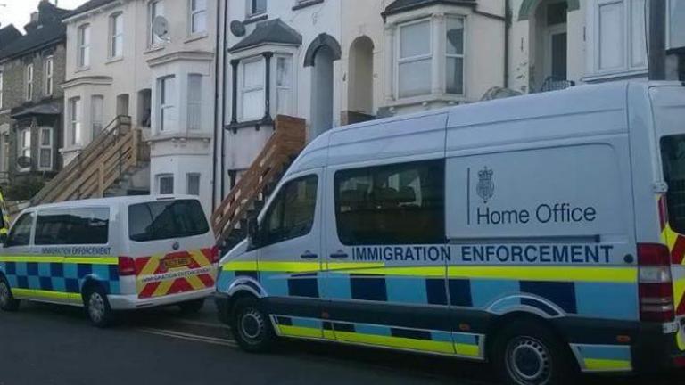 Βίαζαν κοπέλα επί τρεις ώρες μετανάστες στη Βρετανία 