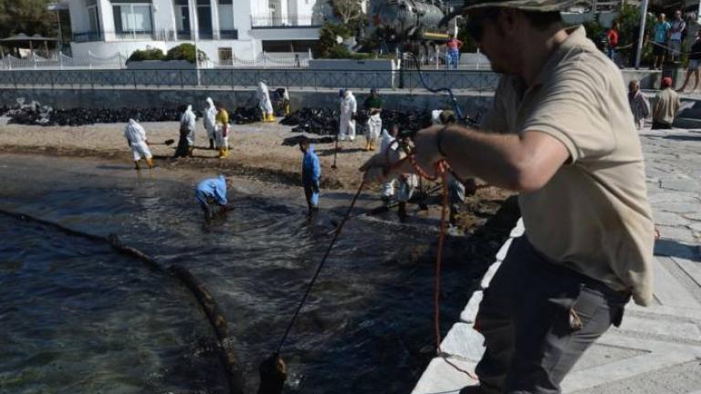 ΕΛΚΕΘΕ: Προέχει η αποτελεσματική αντιμετώπιση της ρύπανσης που πλήττει μεγάλο μήκος της ακτογραμμής του Σαρωνικού