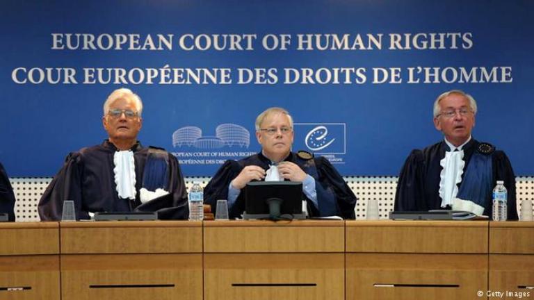 Sueddeutsche Zeitung: "Δειλή" η απόφαση του Ευρωπαϊκού Δικαστηρίου για το προσφυγικό