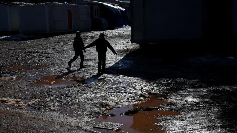 Ελληνικό-Πρόσφυγες: “Το χιόνι το παλέψαμε, η καθήλωση θα μας σκοτώσει” (ΦΩΤΟ)