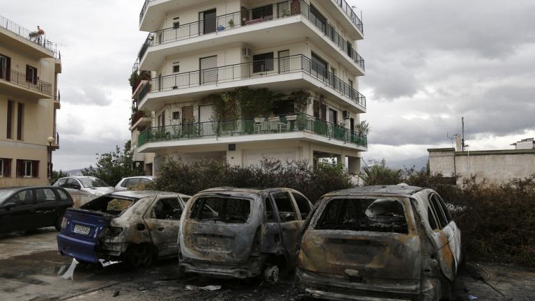 Εμπρησμός 5 αυτοκινήτων σε υπαίθριο παρκινγκ στον Λόφο του Στρέφη