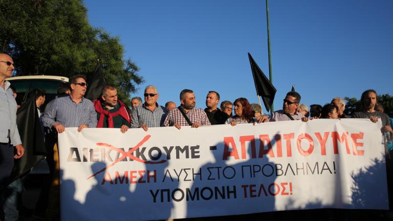 Συγκέντρωση διαμαρτυρίας κατοίκων του Μενιδίου έξω από το υπ. Προστασίας του Πολίτη