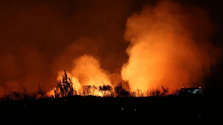 Έσπασε σε δύο μέτωπα η πυρκαγιά στον Κάλαμο-3 νέα μέτωπα στην Ζάκυνθο αργά τη νύχτα