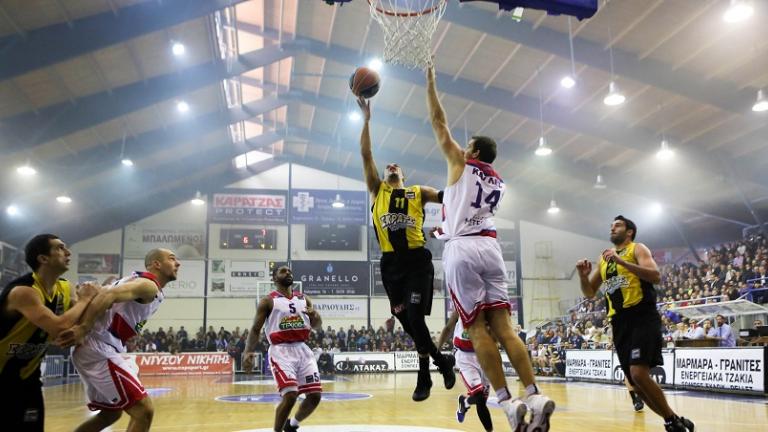 Ακάθεκτη η ΑΕΚ, 59-78 τα Τρίκαλα