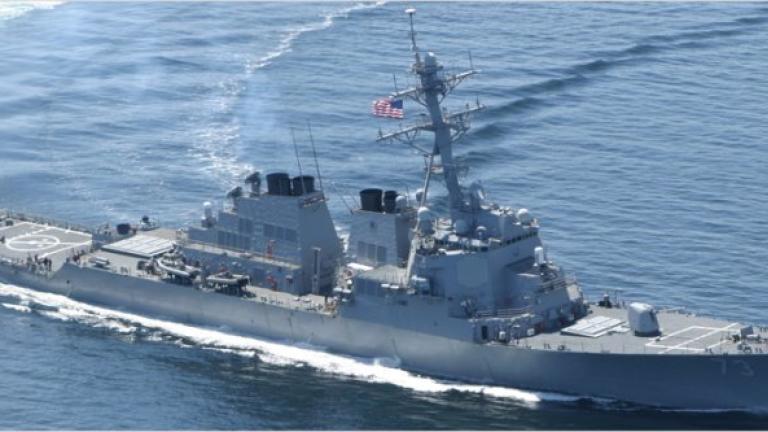 Αμερικανικό αντιτορπιλικό εξαπέλυσε προειδοποιητικές βολές εναντίον ιρανικών σκαφών στα Στενά του Χορμούζ
