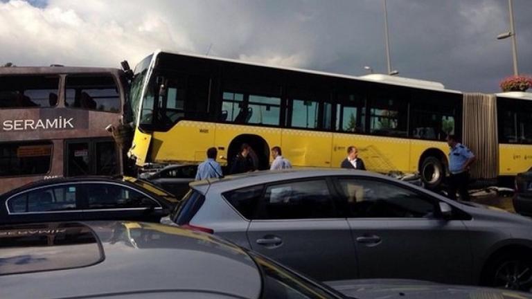 Εξαγριωμένος επιβάτης προκάλεσε μετωπική λεωφορείων με 11 τραυματίες
